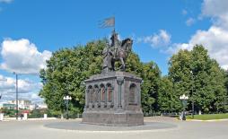Памятник князю Владимиру и святителю Фёдору. Август 2015 г. Фото: А. Востриков.